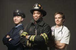 三名急救人员的照片:一名紧急医疗技术人员, a firefighter, and a police officer