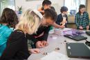 东罗切斯特学校的学生使用LittleBits来设计他们自己的发明