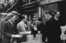 New York City: in the absence of substantial government relief programs during 1932, free food was distributed with private funds in some urban centers to large numbers of the unemployed. 国家档案馆.